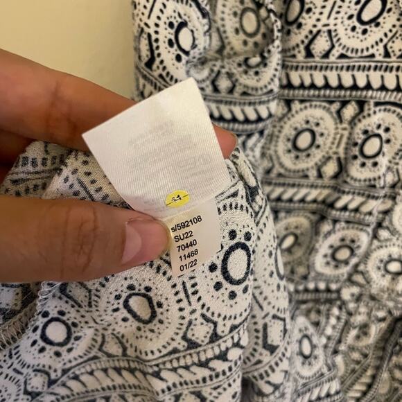 LOFT Top Women's Small Petite Medallion Sleeveless Peplum Blouse V Neck White - Picture 6 of 6